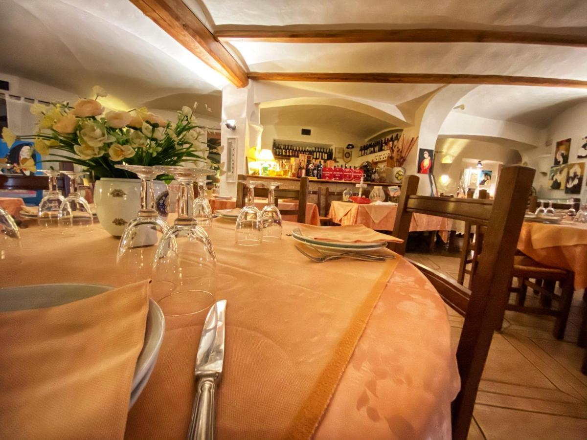 Locanda Tipica Sa Corte Олиена Екстериор снимка