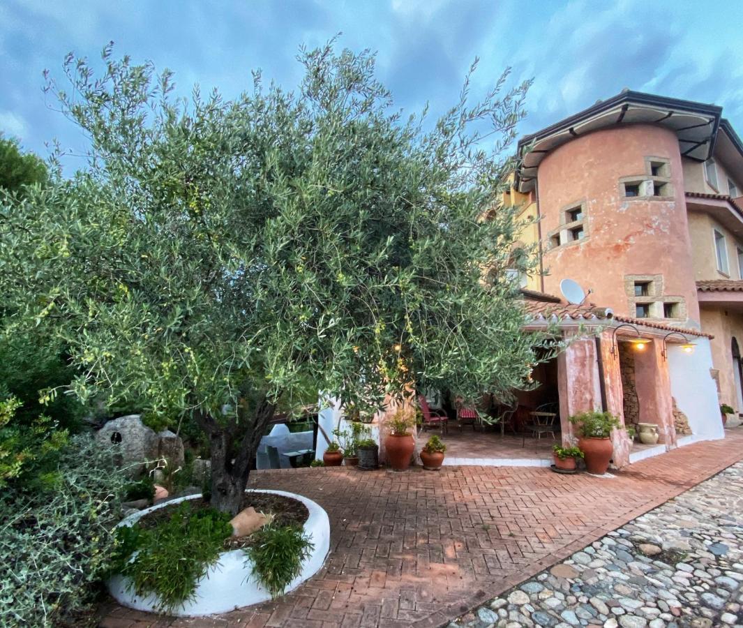 Locanda Tipica Sa Corte Олиена Екстериор снимка