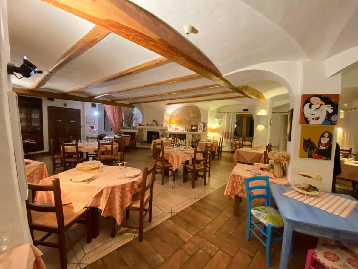 Locanda Tipica Sa Corte Олиена Екстериор снимка