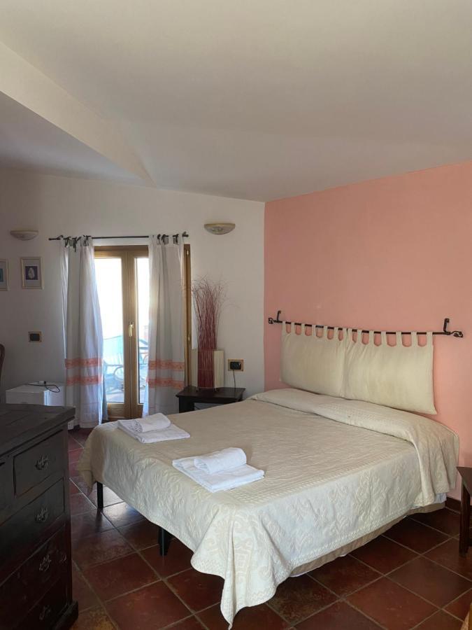 Locanda Tipica Sa Corte Олиена Екстериор снимка