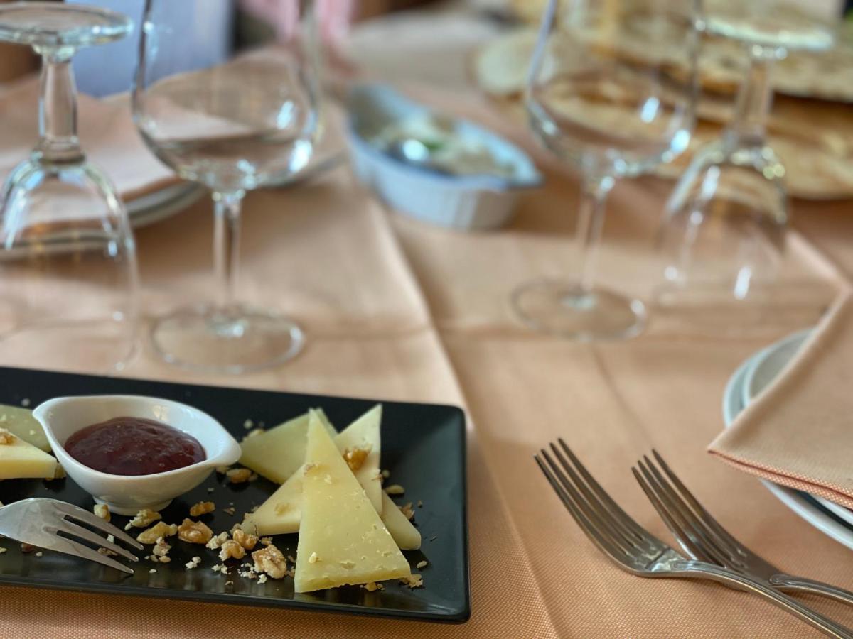 Locanda Tipica Sa Corte Олиена Екстериор снимка