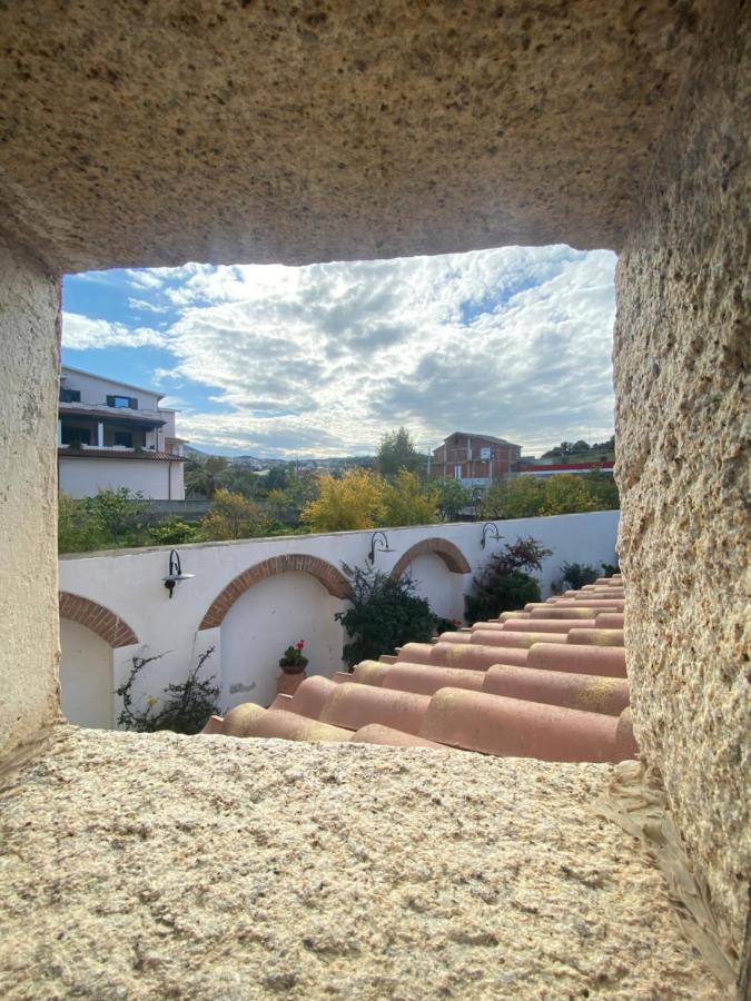 Locanda Tipica Sa Corte Олиена Екстериор снимка