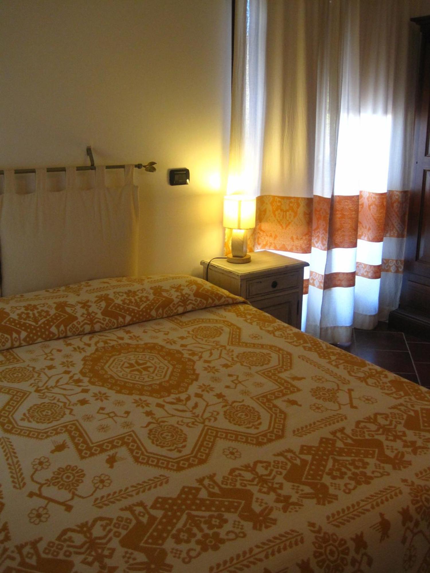 Locanda Tipica Sa Corte Олиена Екстериор снимка