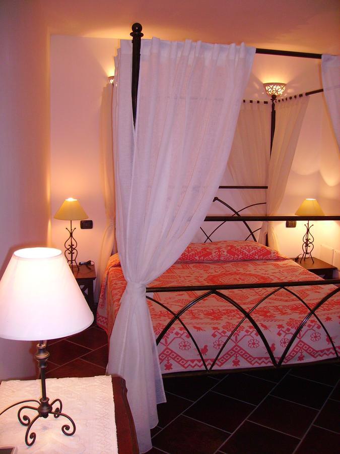 Locanda Tipica Sa Corte Олиена Екстериор снимка